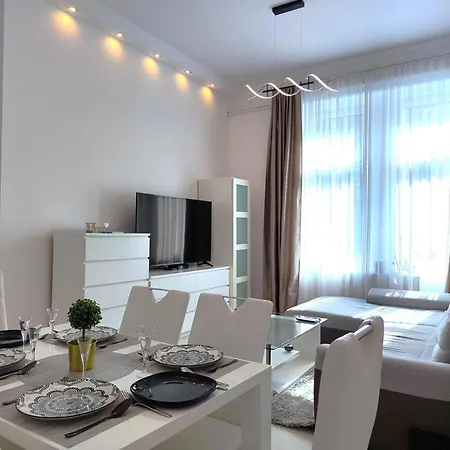 Bella - 86m2, Center Apartment, Next To Metro Line, 2 Bathrooms, Apartment