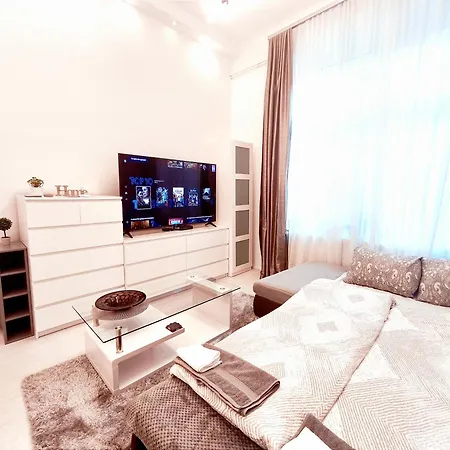 Bella - 86m2, Center Apartment, Next To Metro Line, 2 Bathrooms, *
