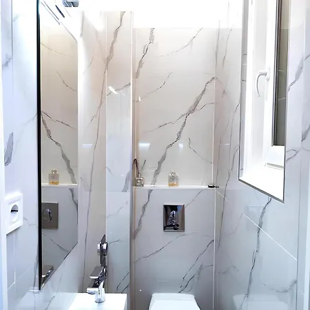 Apartment Bella - 86m2, Center Apartment, Next To Metro Line, 2 Bathrooms,