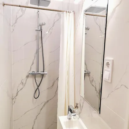 Bella - 86m2, Center Apartment, Next To Metro Line, 2 Bathrooms, Lägenhet *