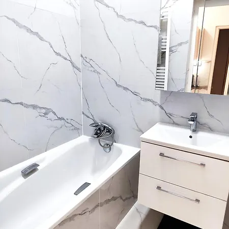Lägenhet Bella - 86m2, Center Apartment, Next To Metro Line, 2 Bathrooms, Budapest