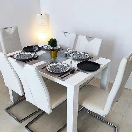Lägenhet Bella - 86m2, Center Apartment, Next To Metro Line, 2 Bathrooms,