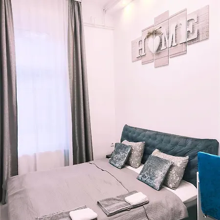 Bella - 86m2, Center Apartment, Next To Metro Line, 2 Bathrooms,